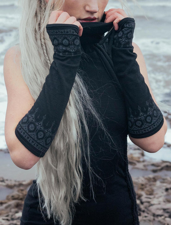 Indie gloves